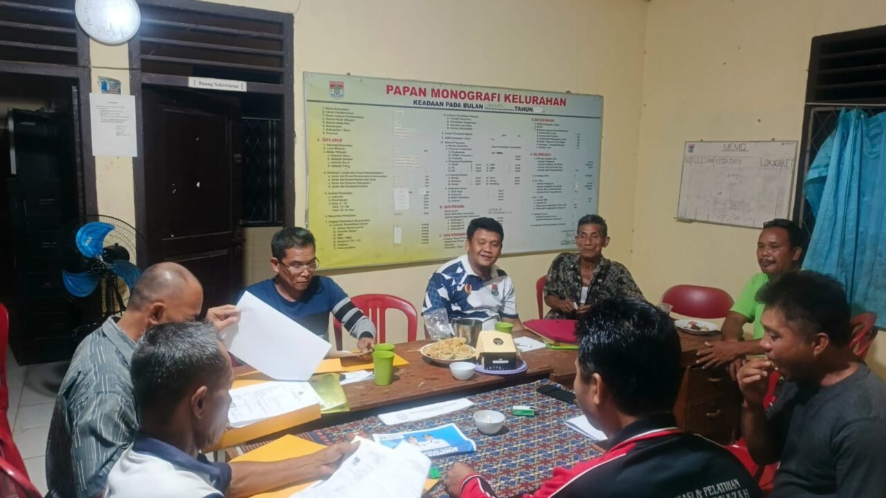 Pengecekan Berkas Calon Ketua RT Belalau 1 Berlangsung Tertib dan Transparan
