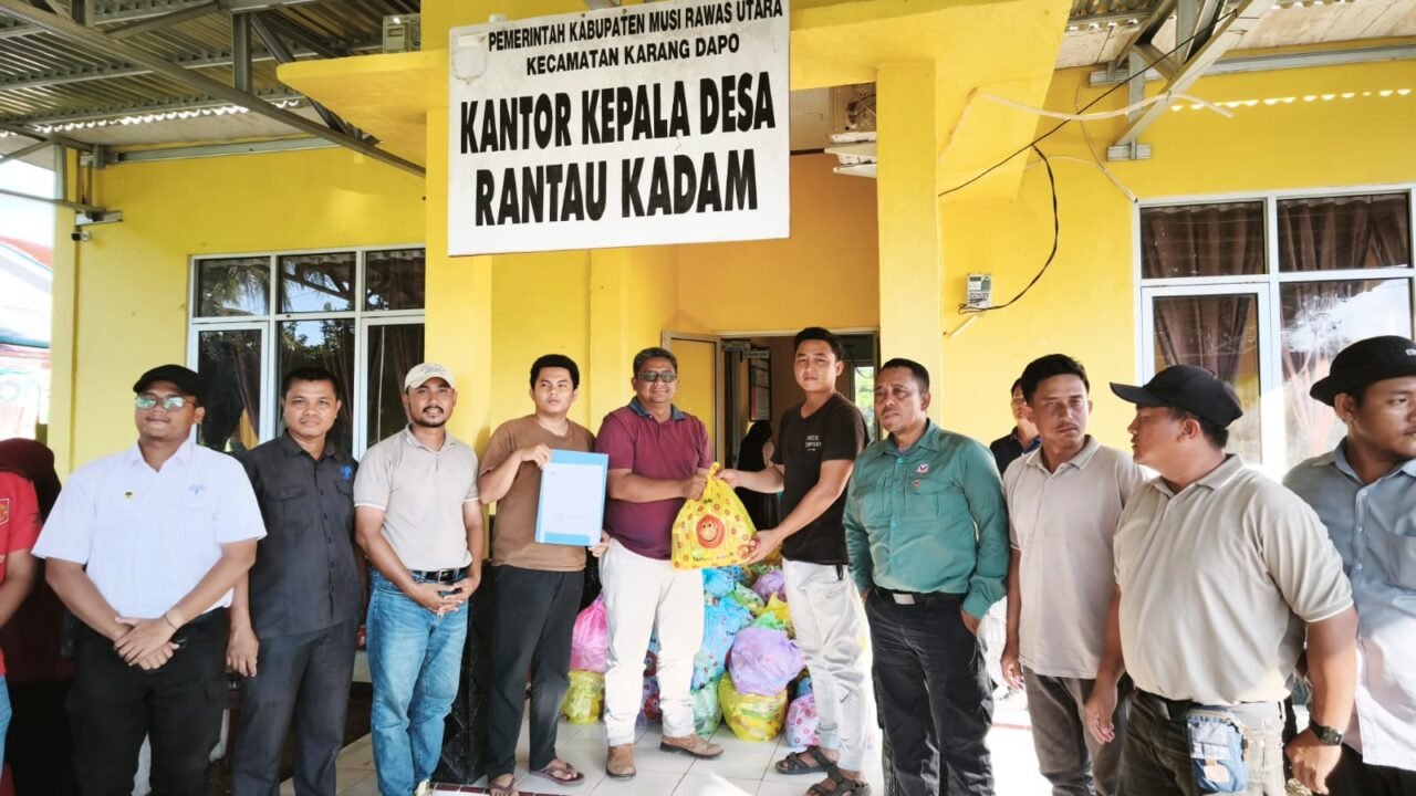 PT AMR West Salurkan 200 Paket Sembako Melalui Program CSR, Wujud Kepedulian Nyata untuk Masyarakat Muratara. 