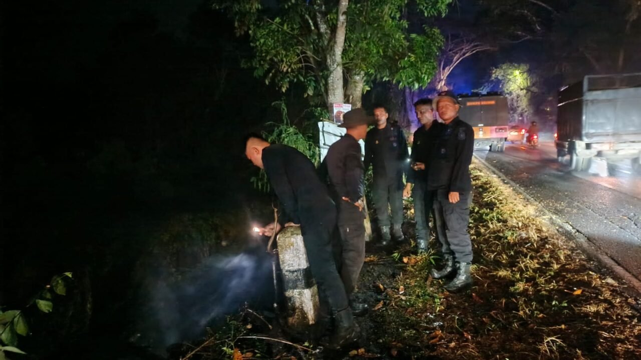 Kebakaran di Simpang Belalau 1 Berhasil Diatasi, Arus Lalu Lintas Tetap Dikendalikan